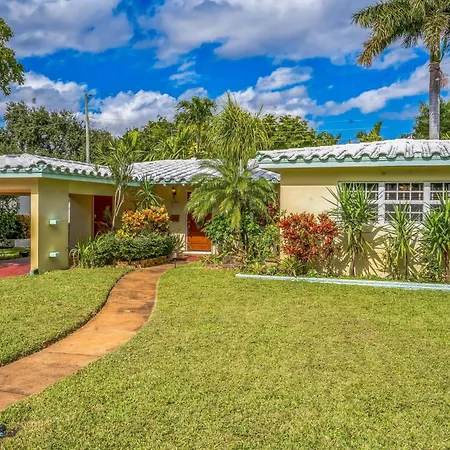 Beautiful Comfy Home With Private Hot Tub Close To Beach Home